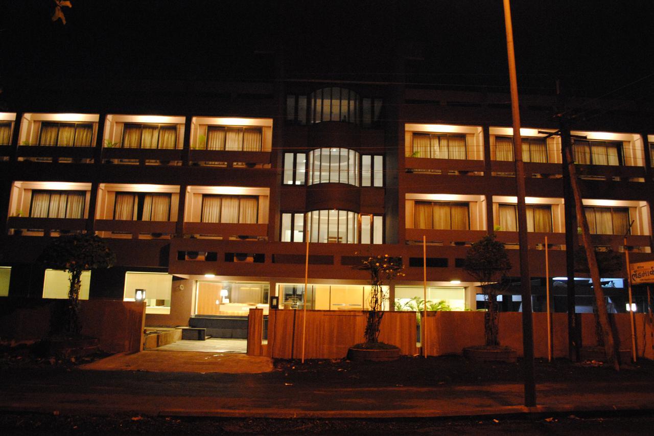 Hotel Landmark Ratnagiri Luaran gambar