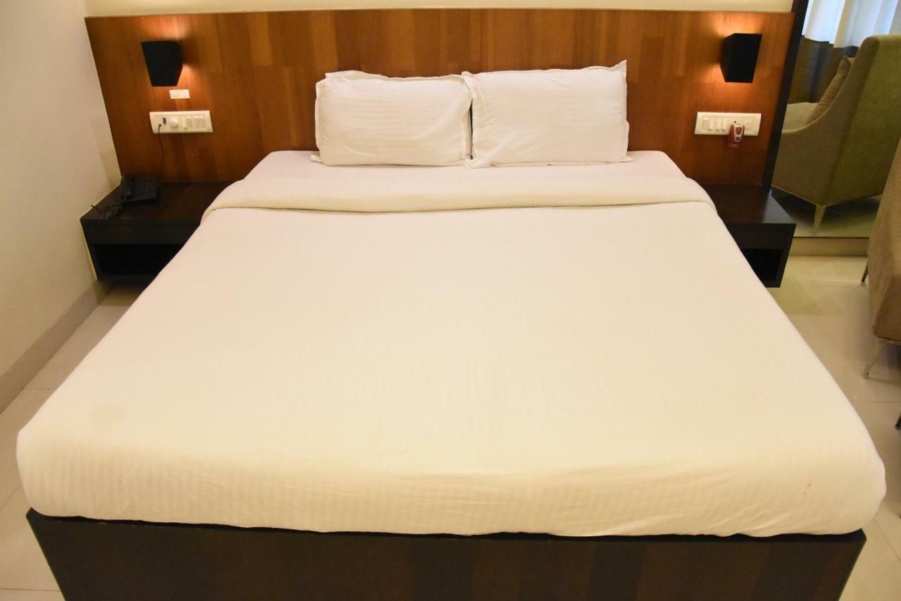 Hotel Landmark Ratnagiri Luaran gambar