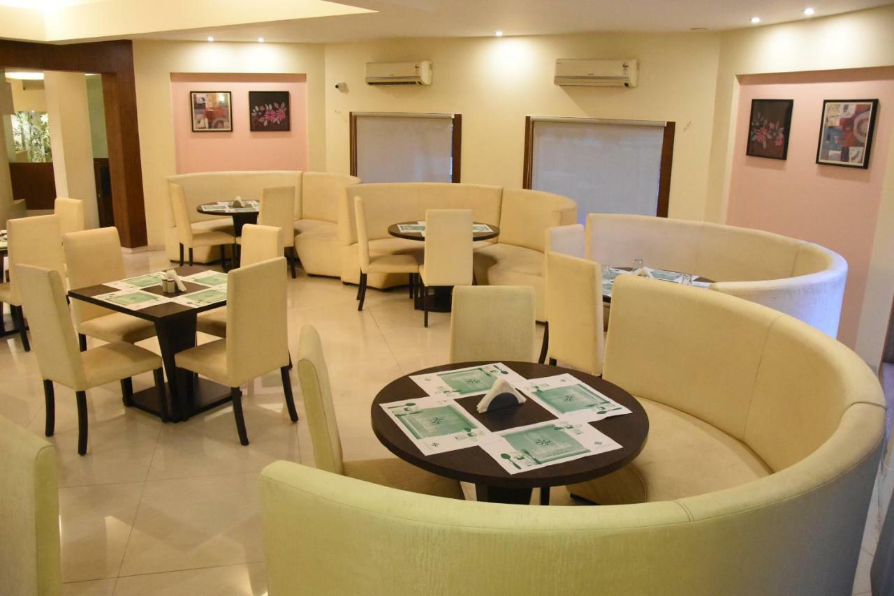 Hotel Landmark Ratnagiri Luaran gambar