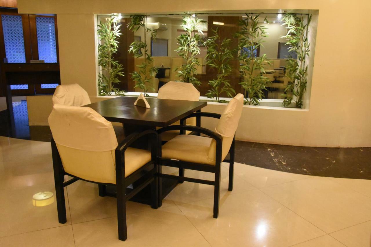 Hotel Landmark Ratnagiri Luaran gambar