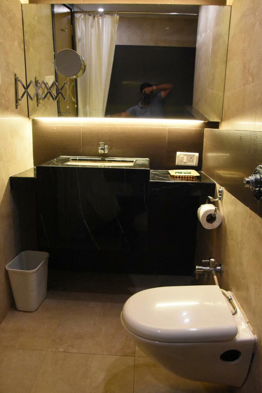 Hotel Landmark Ratnagiri Luaran gambar